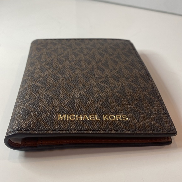 Michael Kors Jet Set Travel Passport Case wallet MK Signature Brown / Acorn NWOT - Picture 11 of 15
